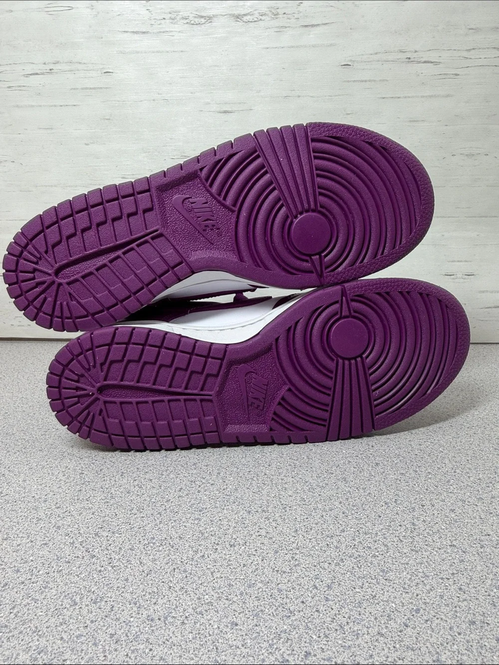 Nike Kids Low-Top Sneakers in Purple and White